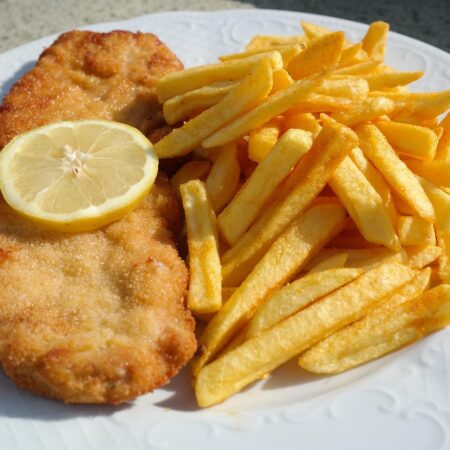 Kotlet schabowy z frytkami