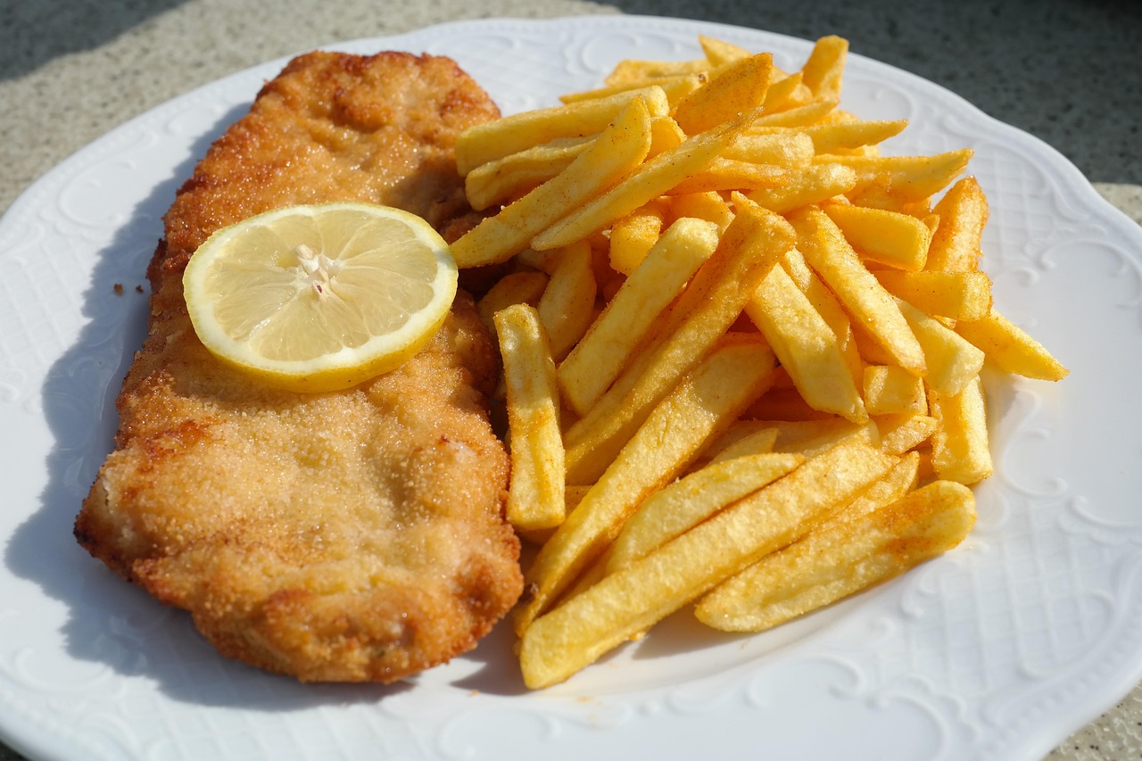 Kotlet schabowy z frytkami